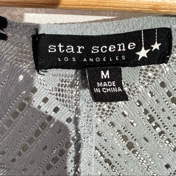 Star Scene Women's Medium Cold Shoulder Floral Kimono Lace Detailing LIKE NEW - Picture 7 of 7